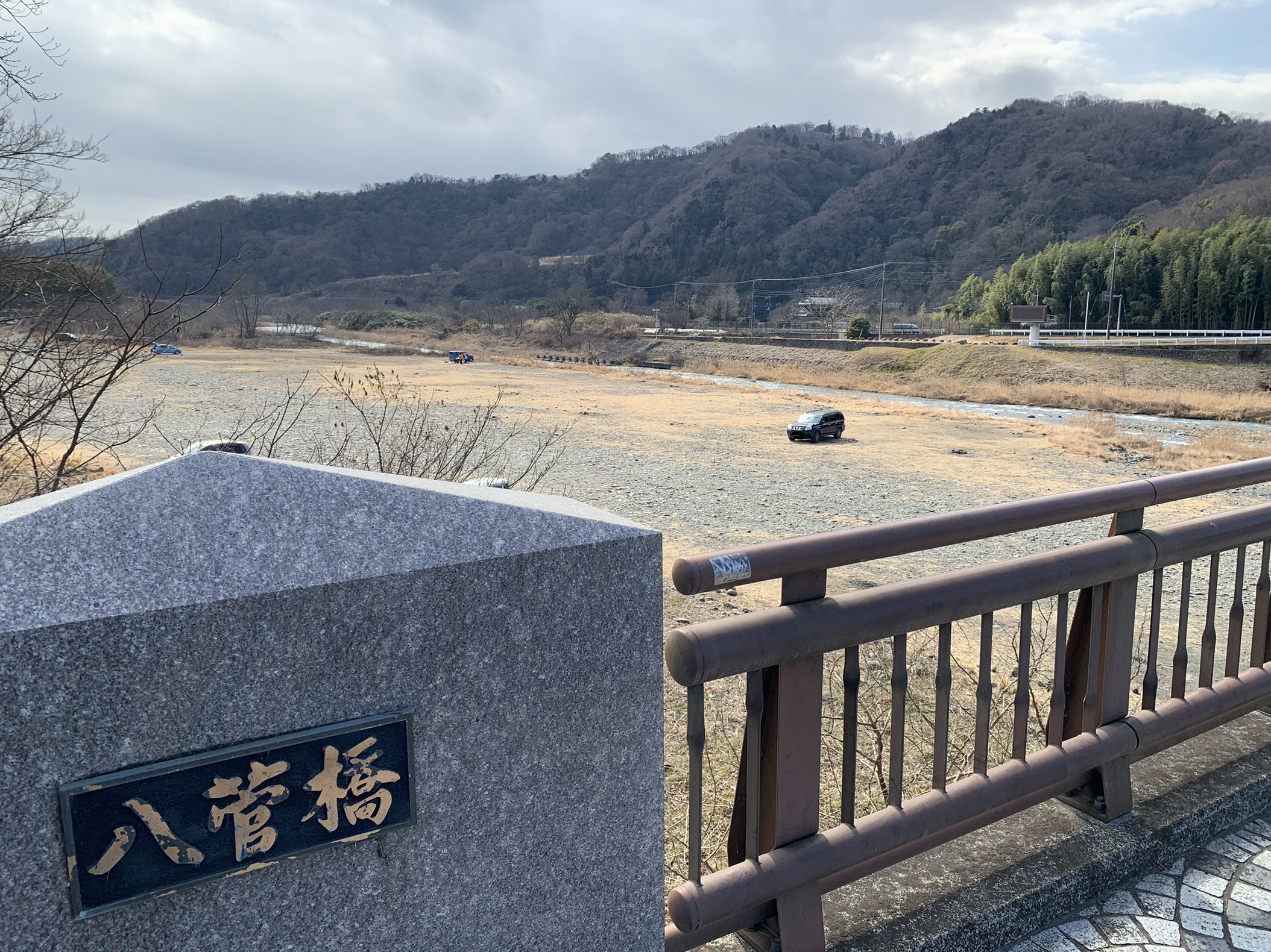 神奈川県 八菅橋河川敷 はのんびりできるおすすめの無料キャンプスポット 虫嫌いの車中泊キャンパー